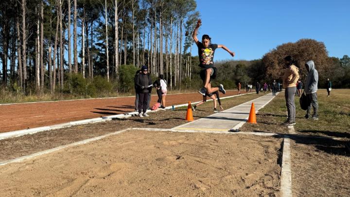 Santa Fe en Movimiento: instancia departamental en atletismo y basquet 3x3