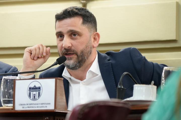 Diputado santafesino impulsa la promoción del transporte fluvial y la industria naval 