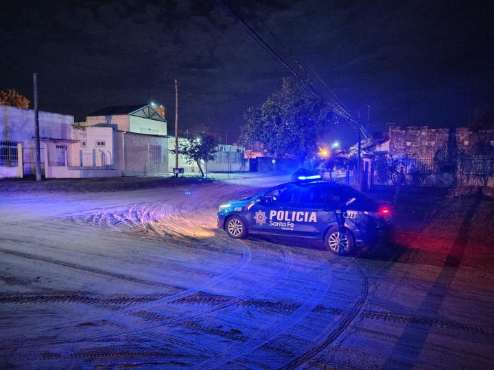 Helvecia: la policía detuvo a dos jovenes con cocaína, les sacó celulares y moto