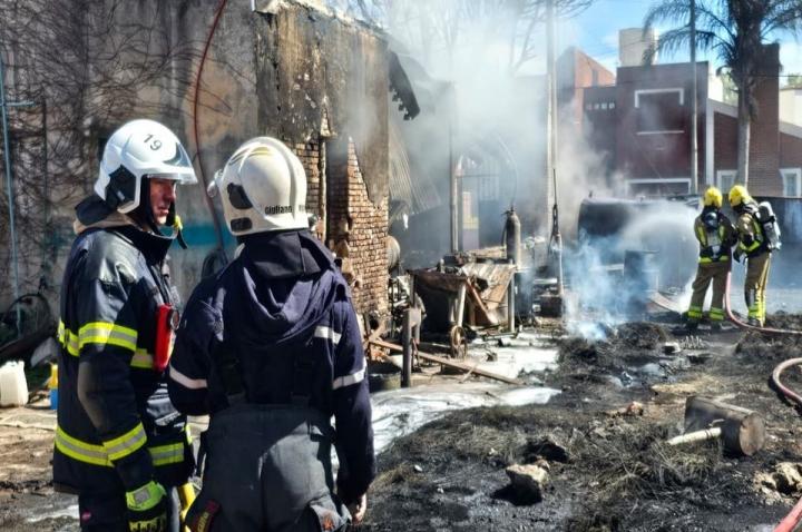 Desastre en Totoras por explosión de tanques de gasoil