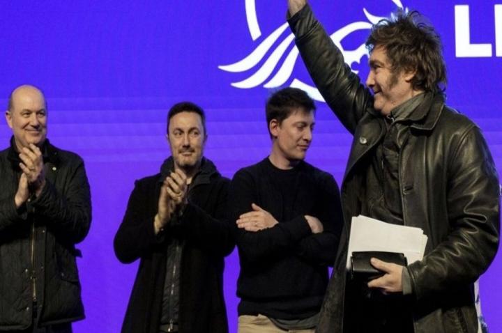 Milei crea una mesa política nacional y convoca a los gobernadores