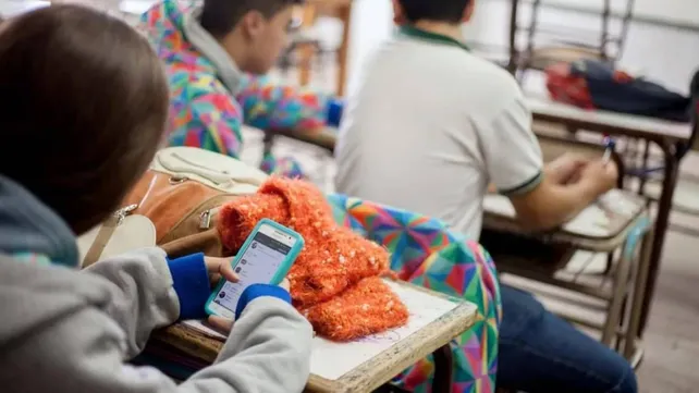Una escuela de Santa Fe restringió el uso de celulares y evidenció cambios significativos en el aula